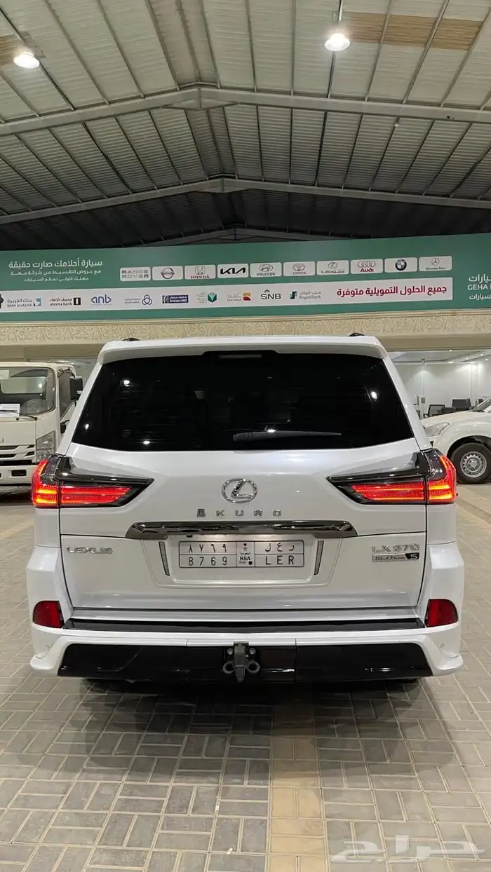 لكزس LX 570 بلاك اديشين 2020 18