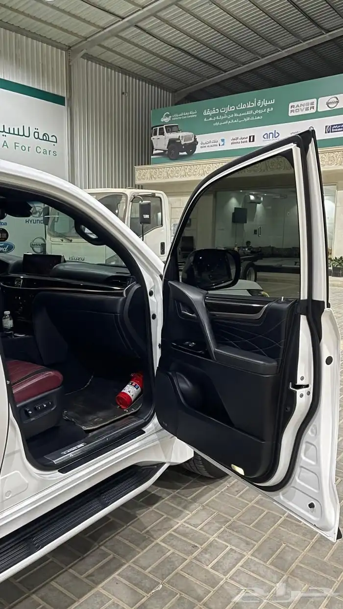 لكزس LX 570 بلاك اديشين 2020 5