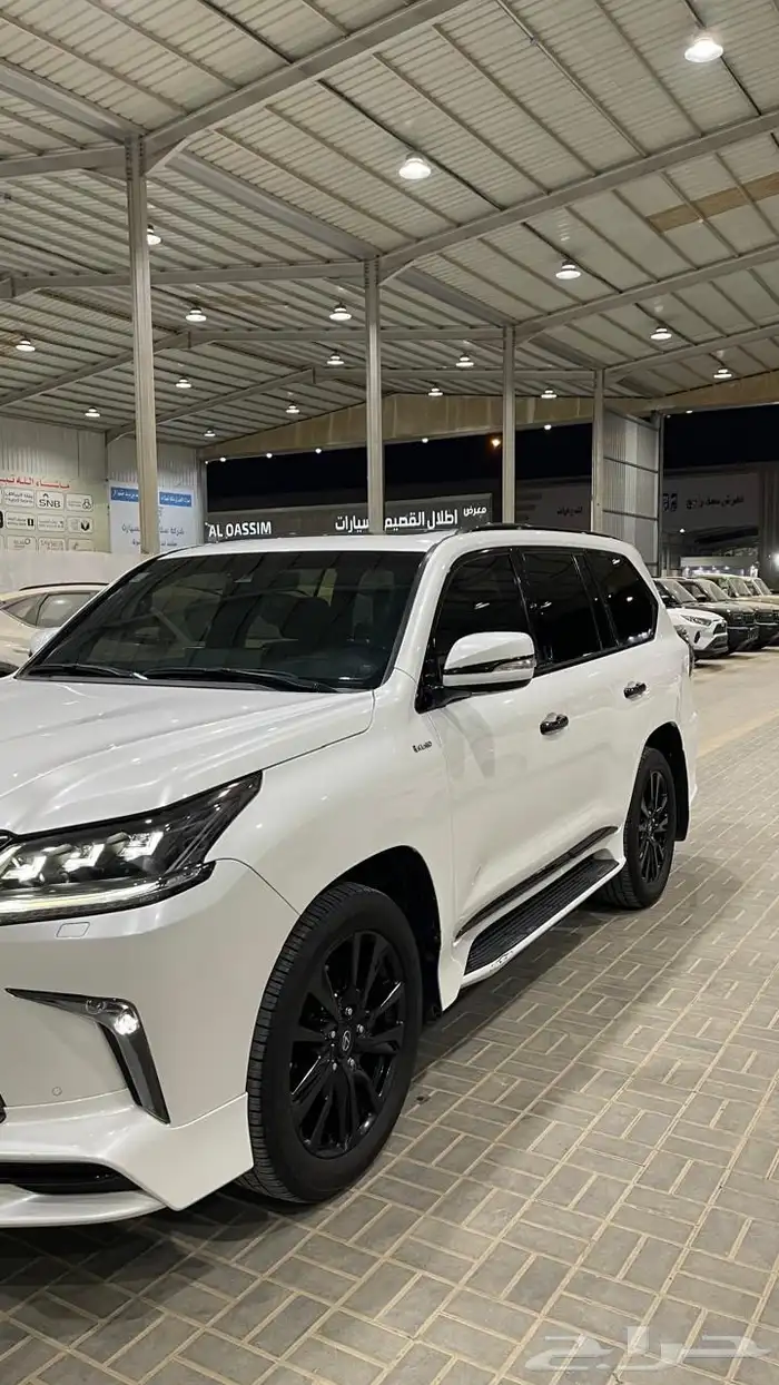 لكزس LX 570 بلاك اديشين 2020 7