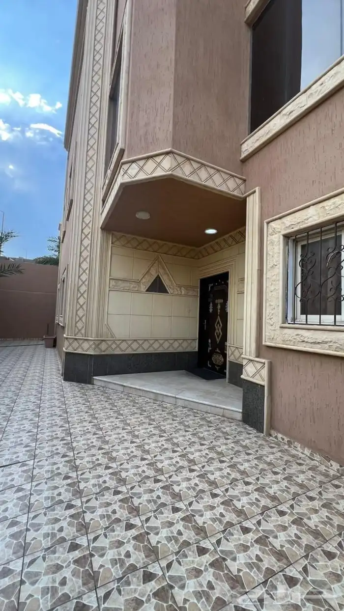 فيلا دورين وملحق  وثلاث شقق خلفية مدينة أبها المحاله 2