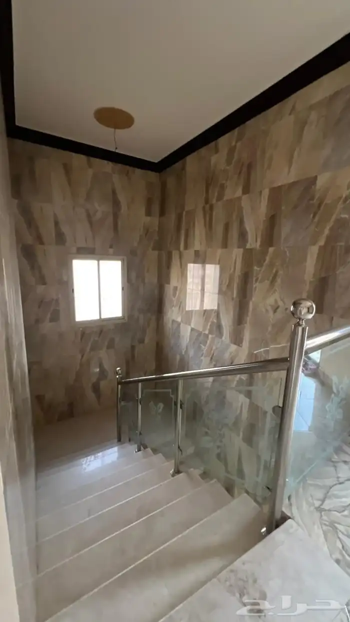 فيلا دورين وملحق  وثلاث شقق خلفية مدينة أبها المحاله 23