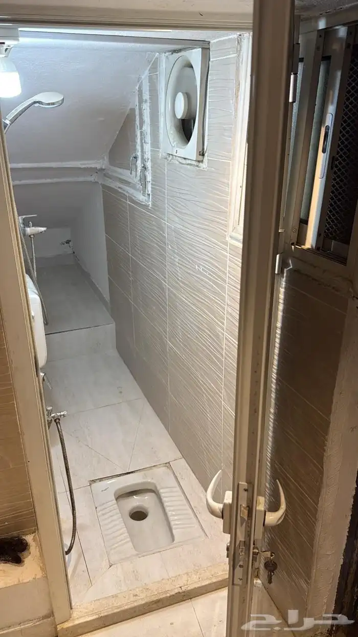 غرفة على الشارع ايجار 500 ريال الشهر 0