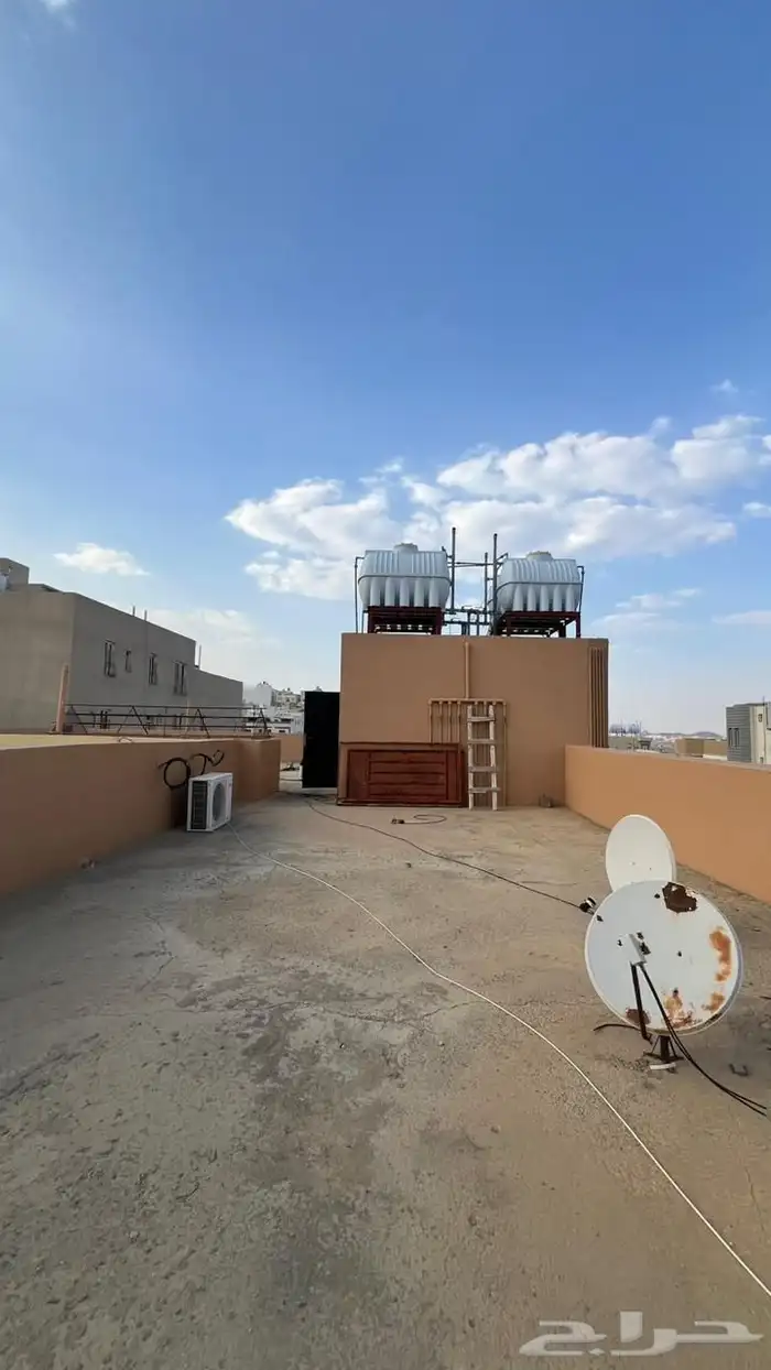 فيلا دورين وملحق  وثلاث شقق خلفية مدينة أبها المحاله 44