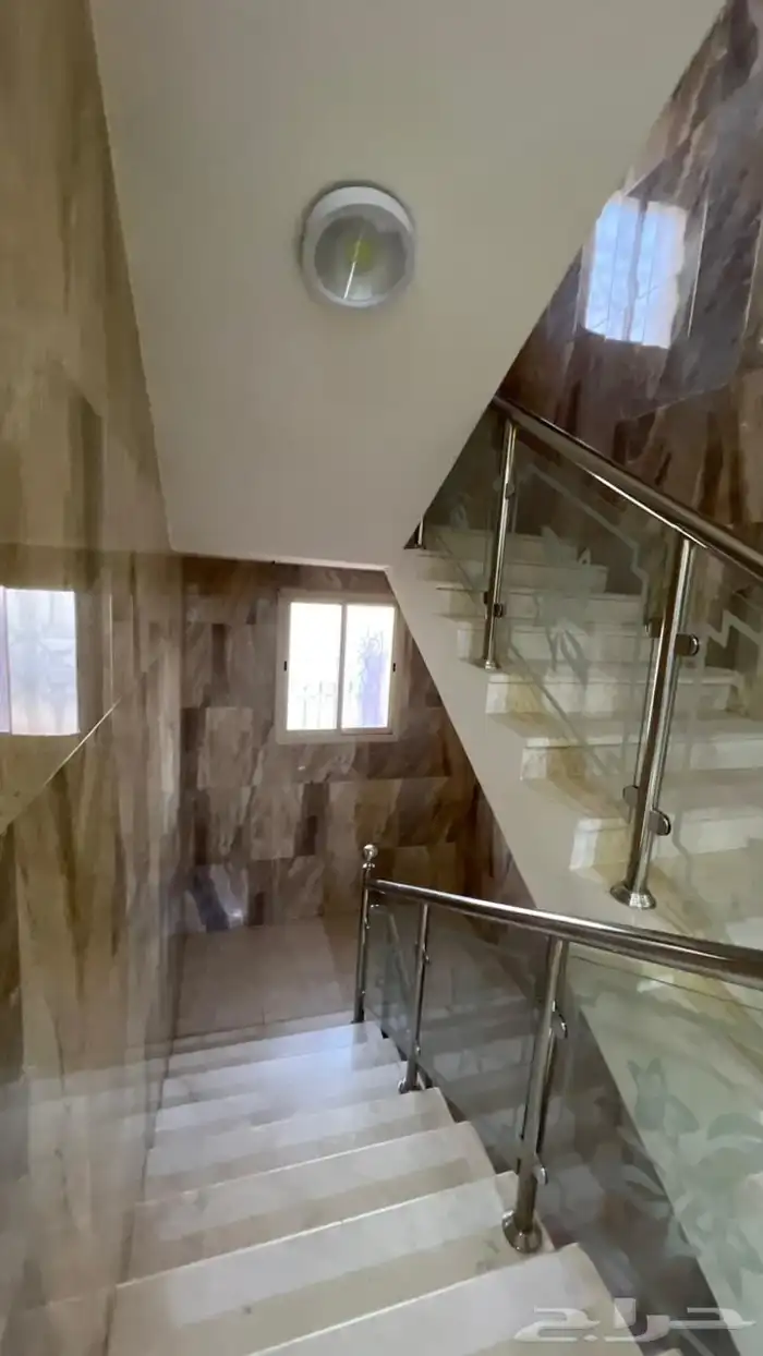 فيلا دورين وملحق  وثلاث شقق خلفية مدينة أبها المحاله 24