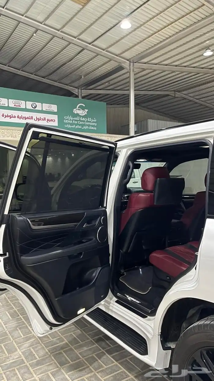 لكزس LX 570 بلاك اديشين 2020 11