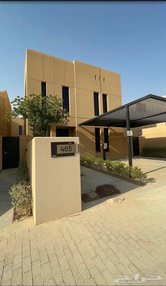 فيلا للبيع بطراز سلماني 83