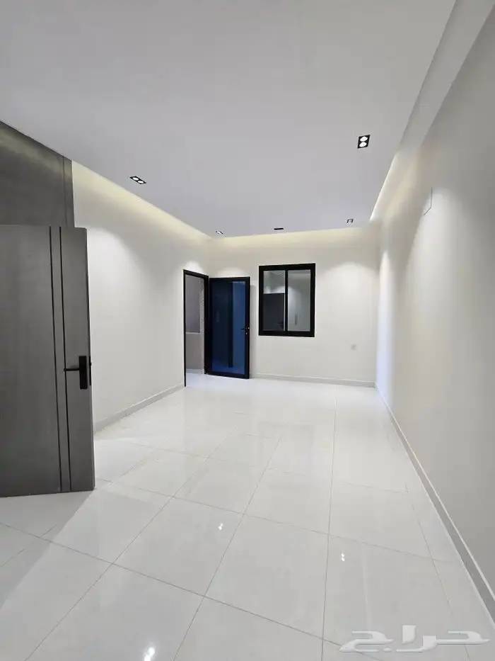 للبيع أدوار علويه 6غرف VIP سطح مستقل غرب الخميس وسط الخدمات 12