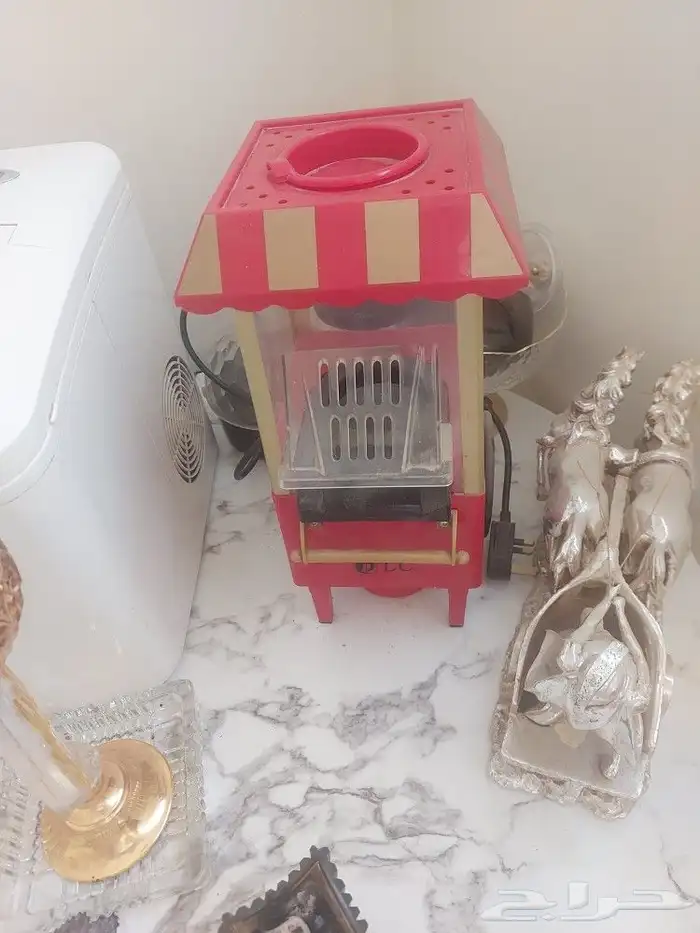 للبيع اثاث شاشه ومكيف وفرن شويه واغراض 1