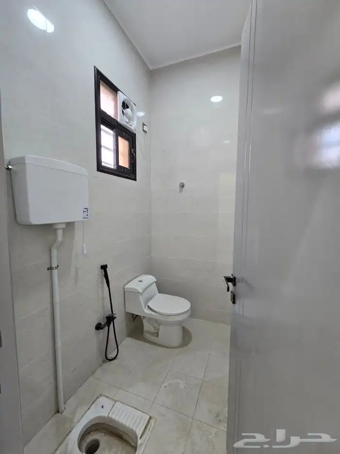 للبيع روف علوى مع ملحق مدخل مستقل مدخل سياره 650 ألف بالخميس 26