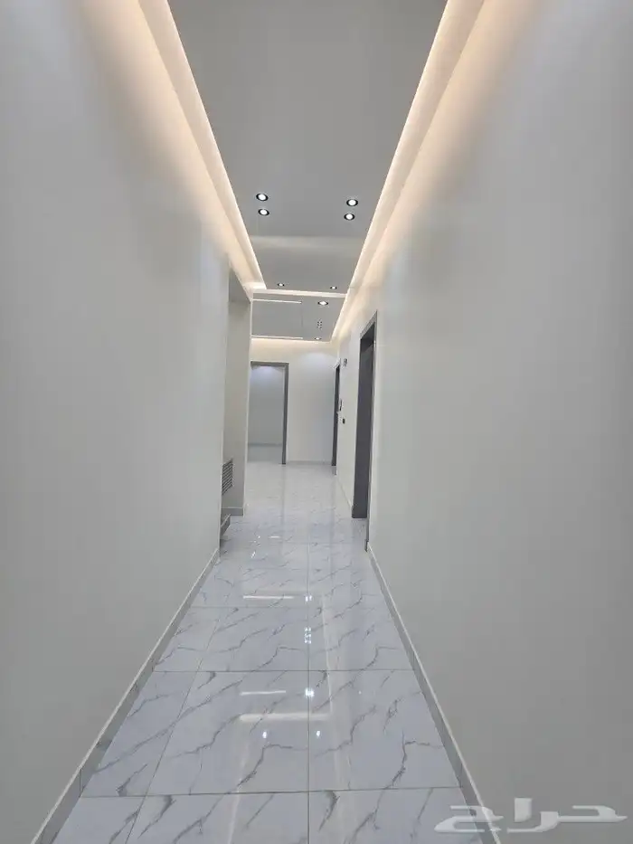 للبيع روف علوى مع ملحق مدخل مستقل مدخل سياره 650 ألف بالخميس 23