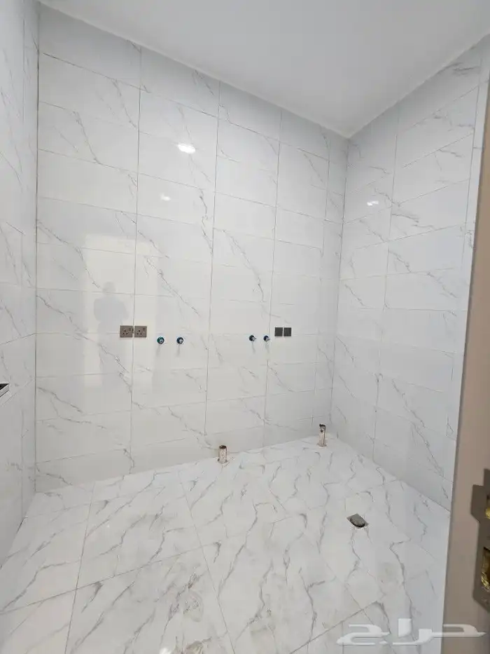 للبيع روف علوى مع ملحق مدخل مستقل مدخل سياره 650 ألف بالخميس 33