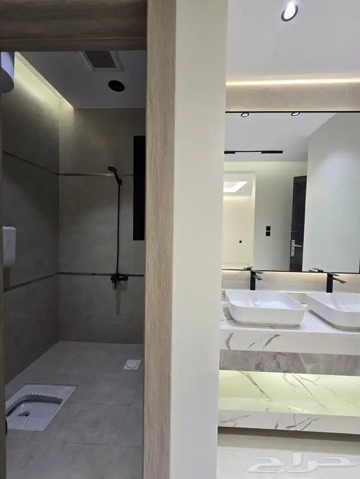 للبيع دور أرضي في عماره دورين6غرفVIP حوش مدخل سياره احدرفيده 6