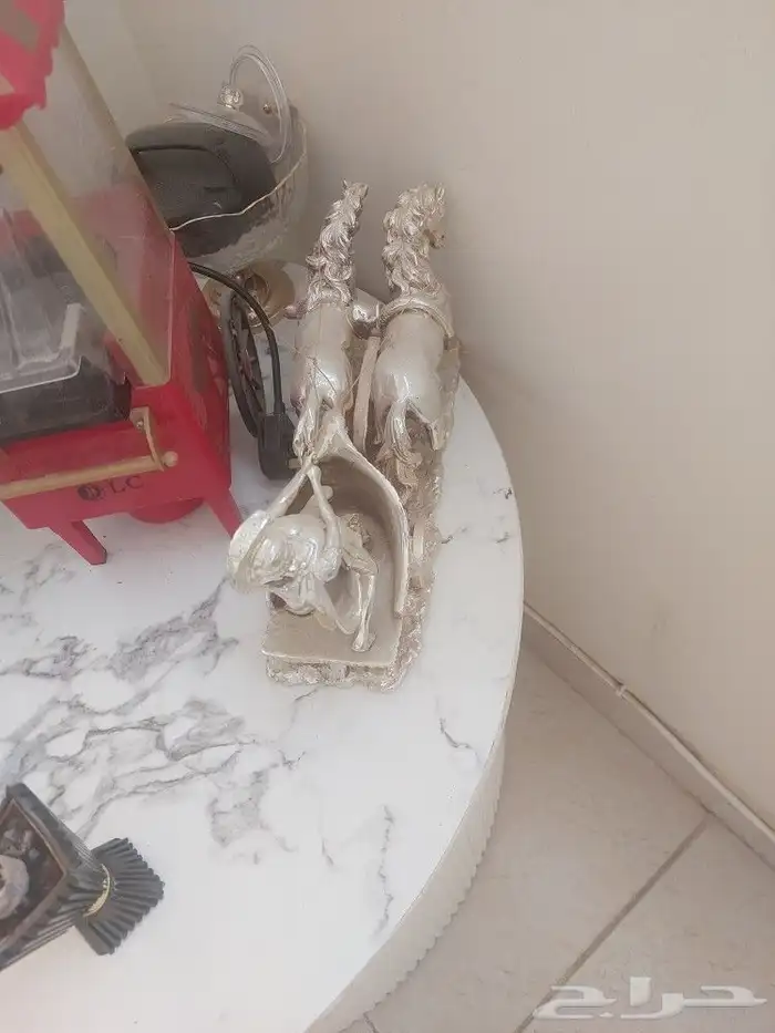 للبيع اثاث شاشه ومكيف وفرن شويه واغراض 2