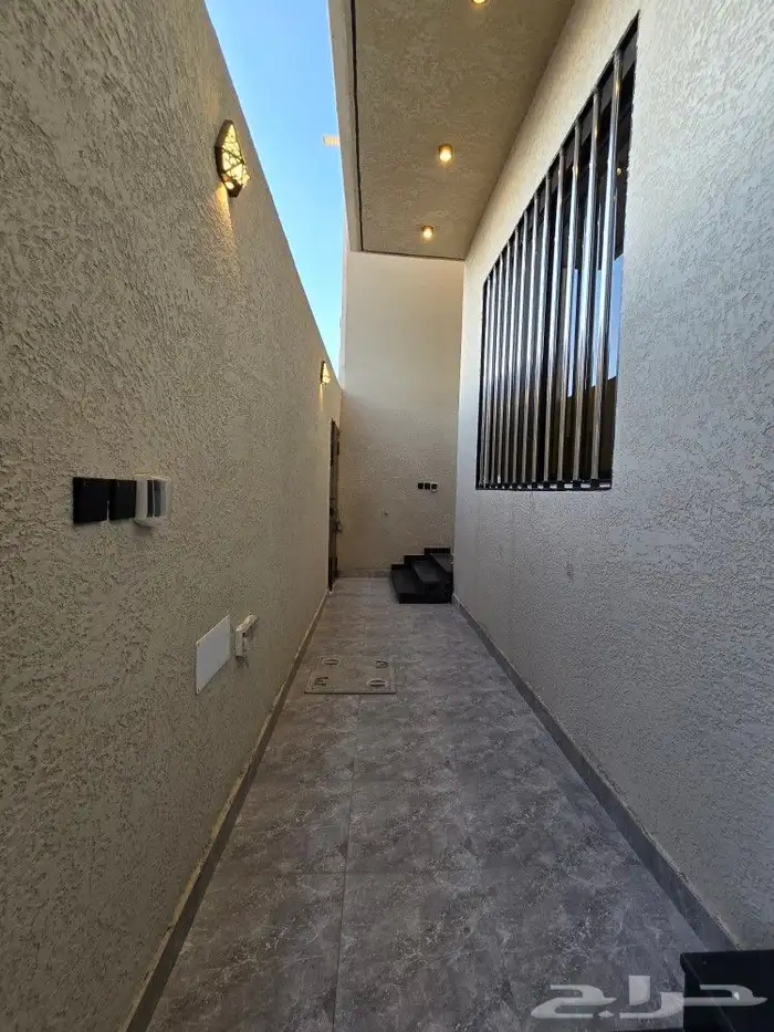 للبيع شقق ارضيه 6غرف VIP مداخل مستقله علي شارعين 580 ألف 5