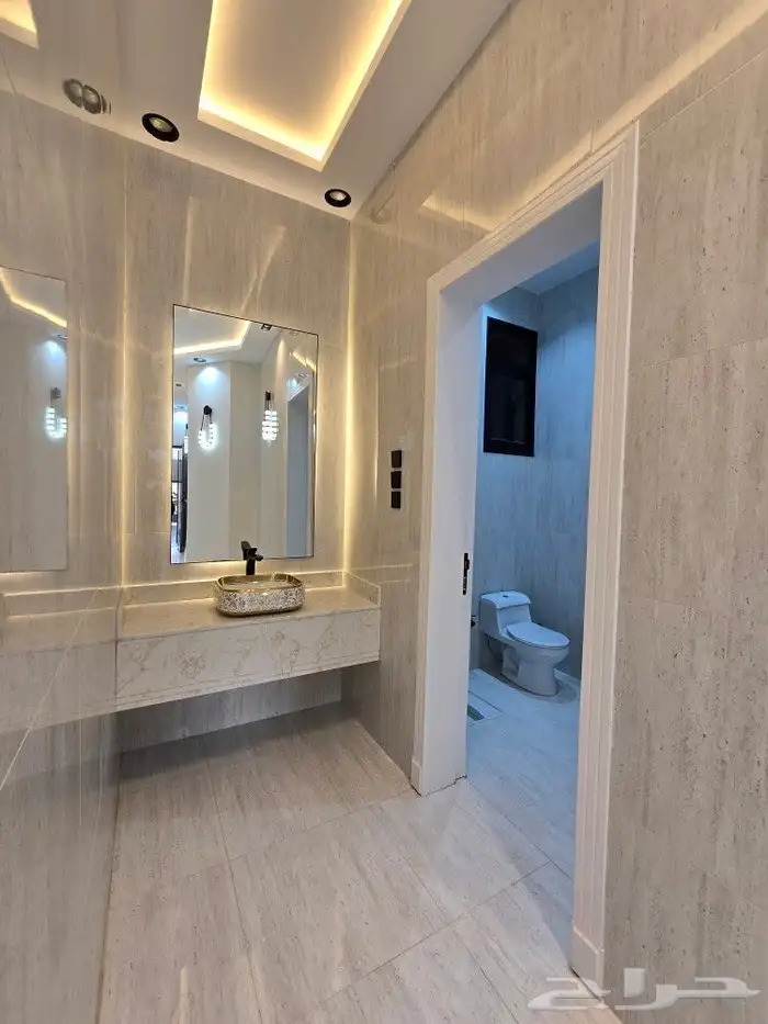 للبيع شقق ارضيه 6غرف VIP مداخل مستقله علي شارعين 580 ألف 10