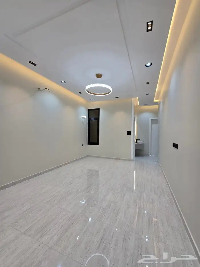للبيع شقق ارضيه 6غرف VIP مداخل مستقله علي شارعين 580 ألف 24