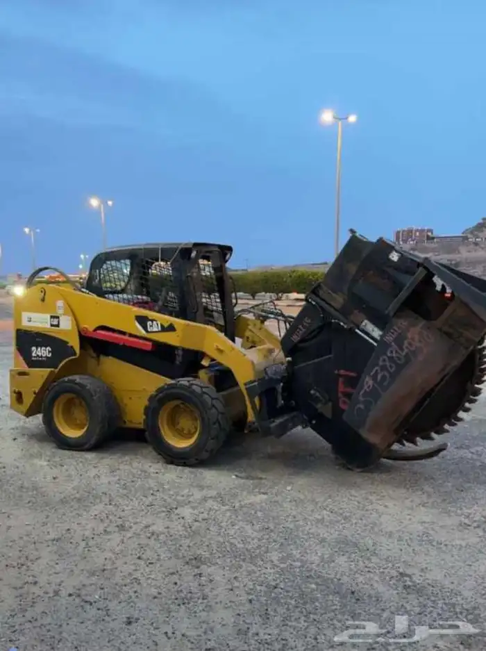 للإجار بوبكات ترنشر ودريل بسايق محترف رخصه 1