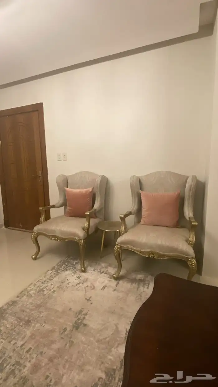 كنب كلاسيكي من مفروشات المطلق (شبه جديد) 4