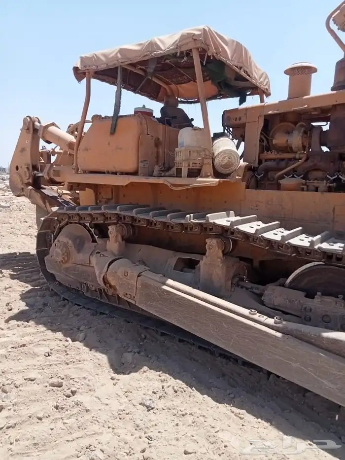 للبيع او للايجار بلدوزر تركتر 155 3