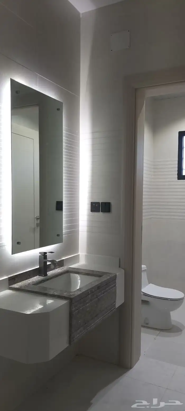 للبيع ادوار بمخطط 9 بمساحة 260 متر 24