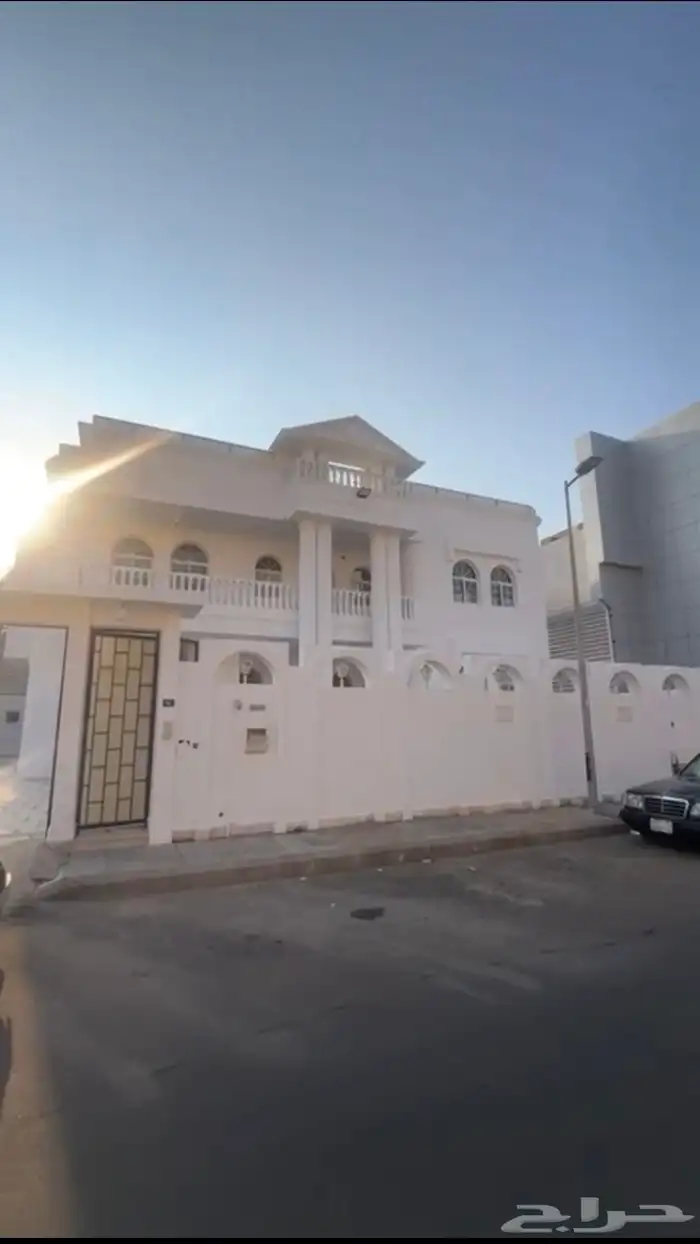 للبيع فلا فاخرة 0