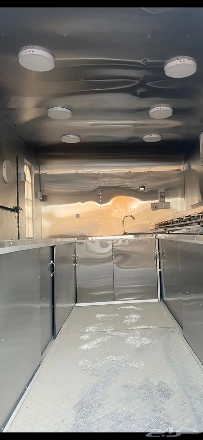 للبيع فود ترك باغراضه 9500 1