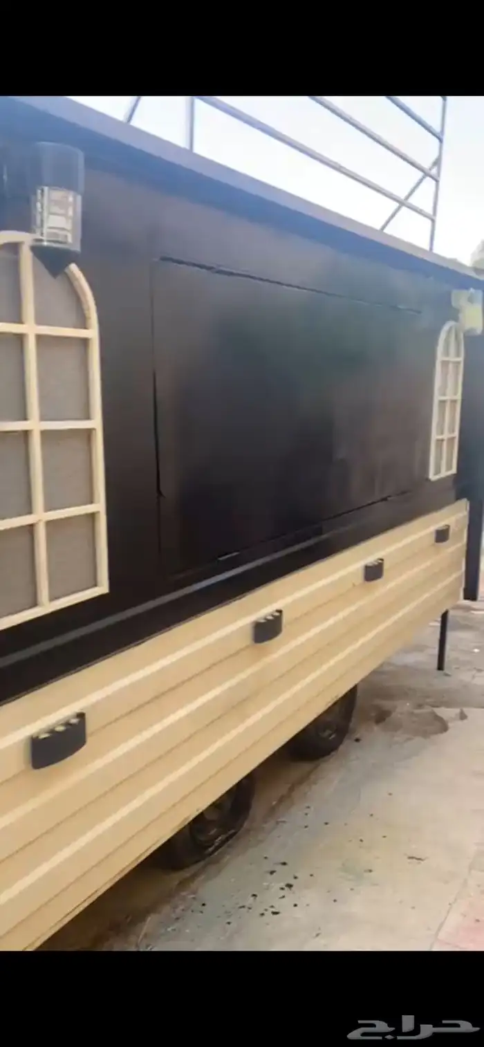 للبيع فود ترك باغراضه 9500 0