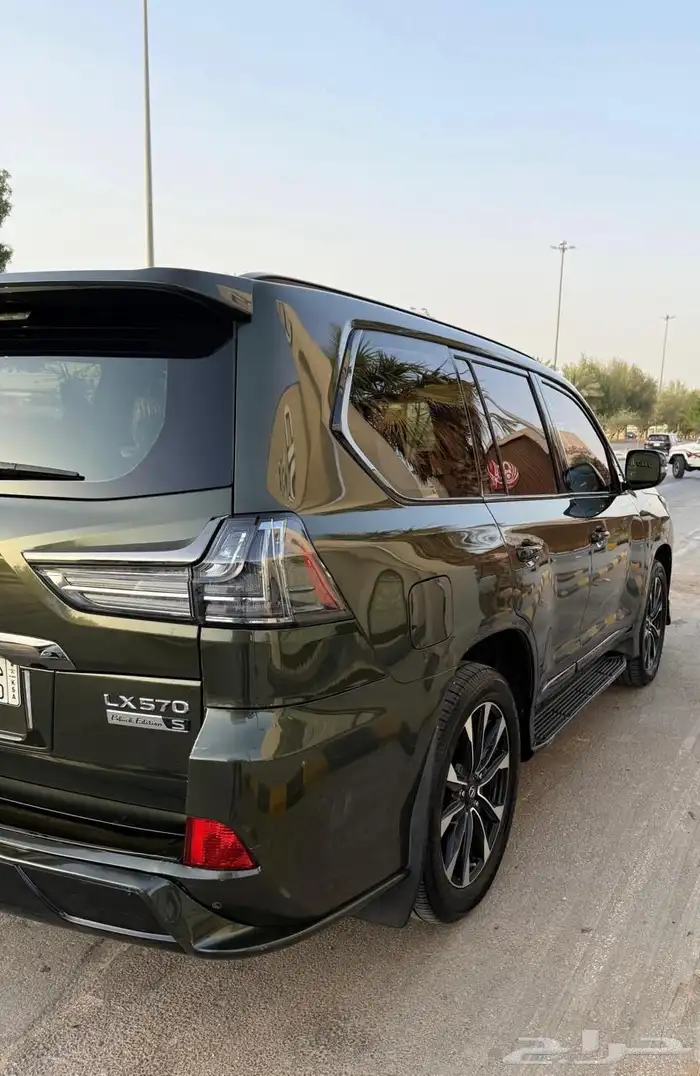 جيب لكزس 2021 بلاك ايديشن 4