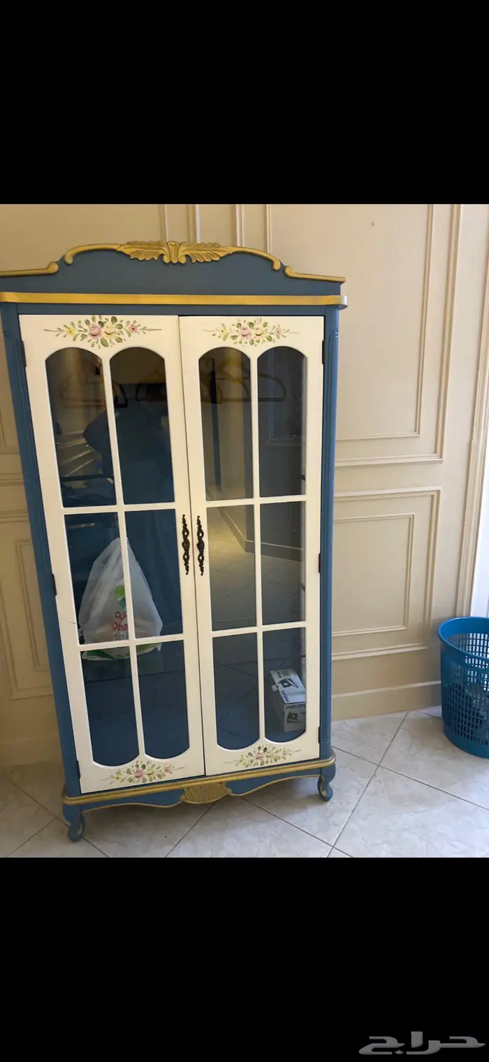 دولاب عبايات فخم ونظيف 0