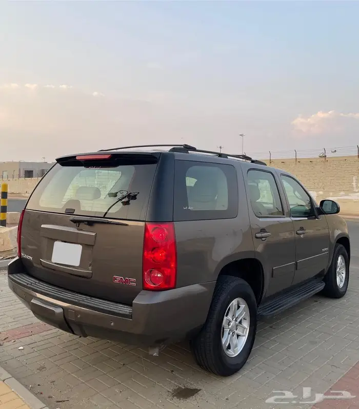 يوكن 2014 نظيف جدا  بدون دبل 4