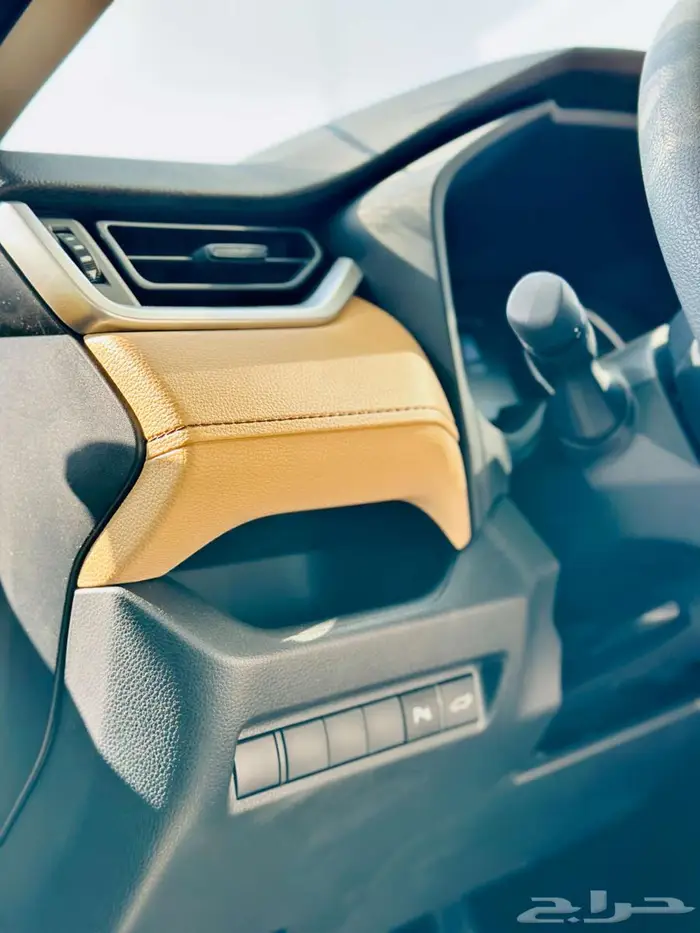 تويوتا راف فور نص فل وستاندر 2025 4