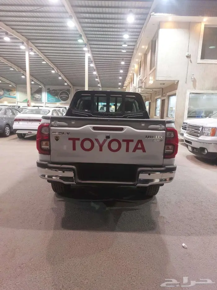 تويوتا هايلوكس غمارتين فل كامل 2025 قيرعادي 3