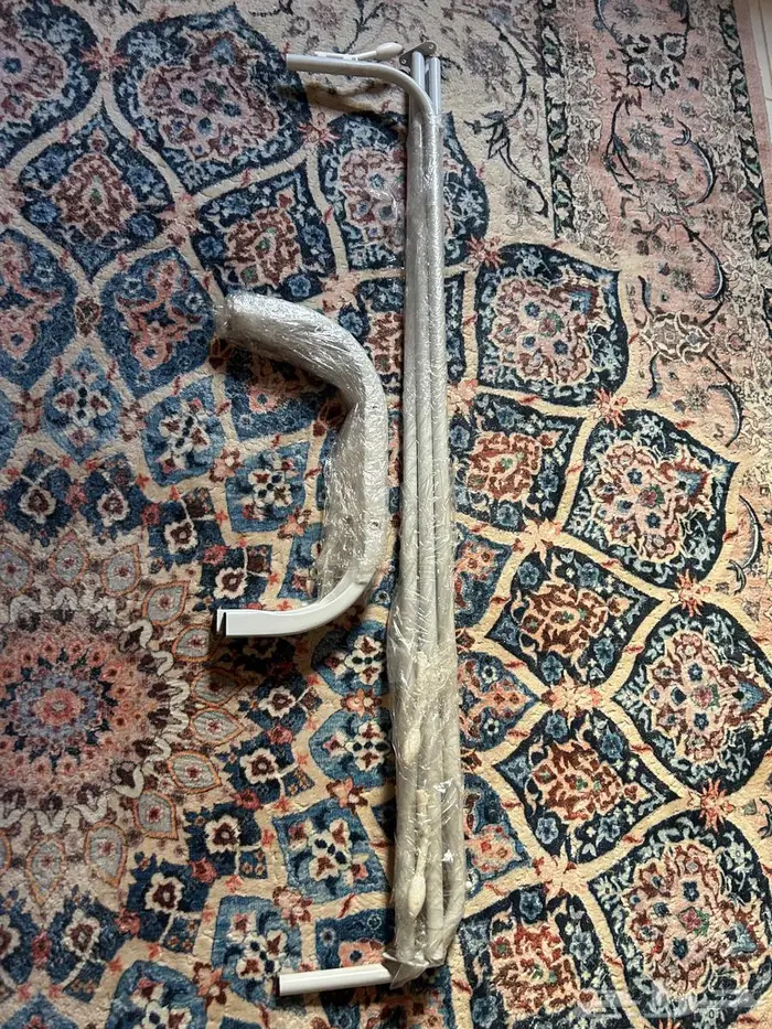 علاقه ملابس معدني ابيض 0