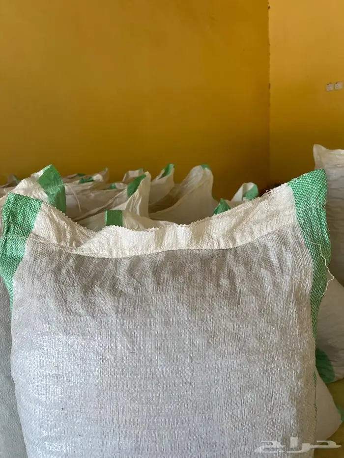 علف تمر للحلال. معبأة بأكياس شعير جديد الوزن 46 ويزيد 3