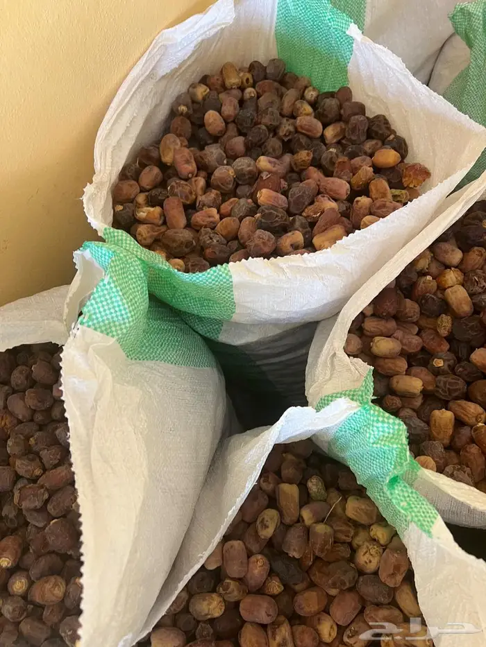 علف تمر للحلال. معبأة بأكياس شعير جديد الوزن 46 ويزيد 2