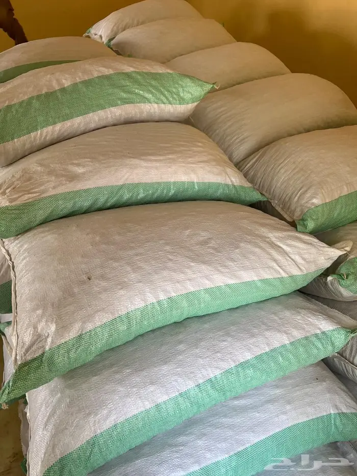 علف تمر للحلال. معبأة بأكياس شعير جديد الوزن 46 ويزيد 4