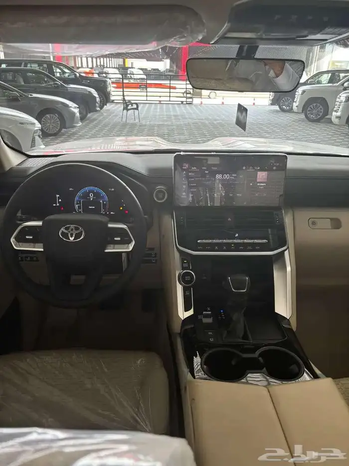 تويوتا -لاندكروزر -GXR2 بنزين -2025 3