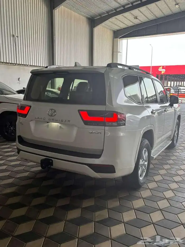 تويوتا -لاندكروزر -GXR2 بنزين -2025 7