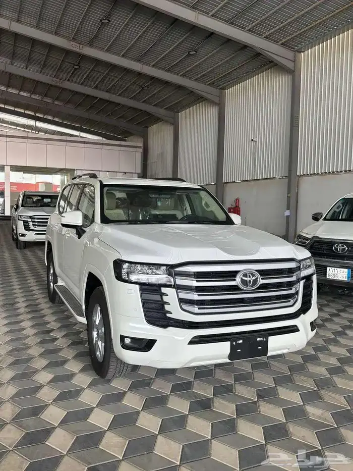 تويوتا -لاندكروزر -GXR2 بنزين -2025 1