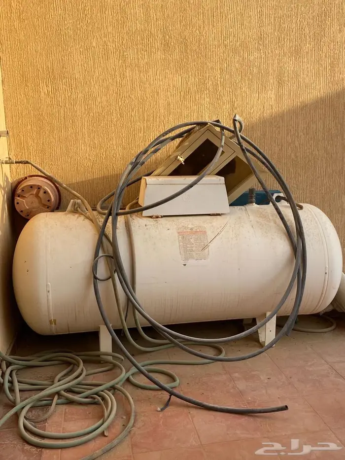 أثاث ومكيف شباك وغاز كبير ومطبخ للبيع 0