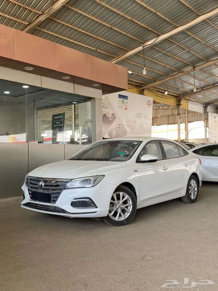 MG 5 استاندر موديل 2025ابيض واسود لدى الفريدي 0