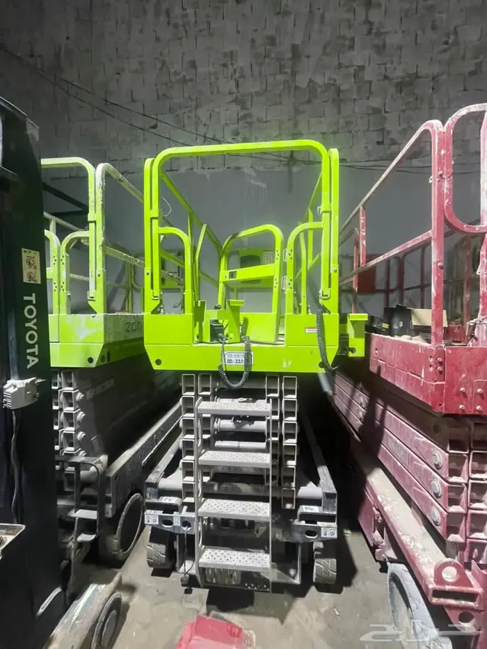 سيزر لفت للايجار من 8متر الى 18 متر كهرباء وديزل سيزرلفت 3