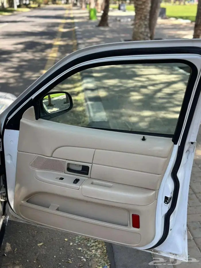 فورد فكتوريا عداد 77 الف 28