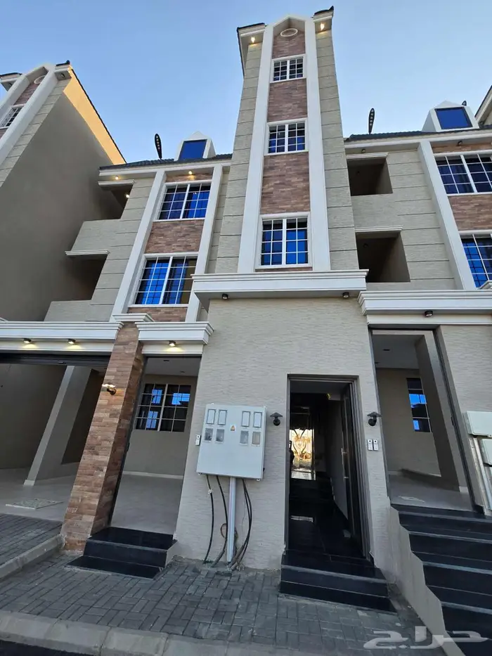 للبيع أدوار علويه 6غرف VIP سطح مستقل غرب الخميس وسط الخدمات 3