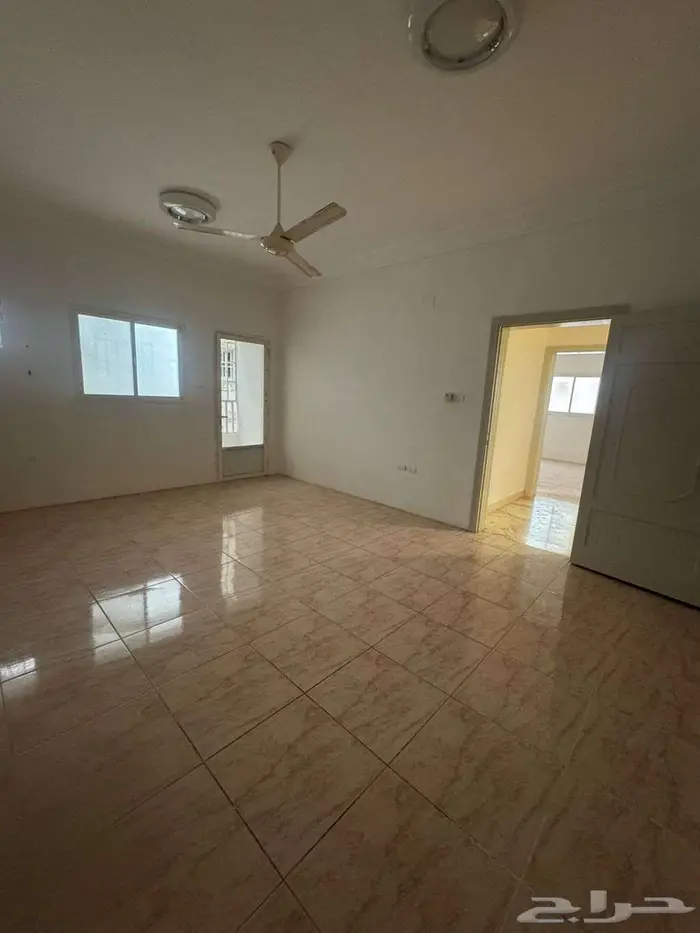 شقة فاخرة للايجار بحي الصفا 9 4