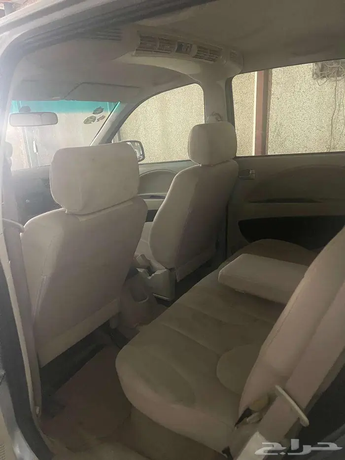 سيارة عائلية صينية من نوع سي ام سي 7 ركاب موديل 2013 13