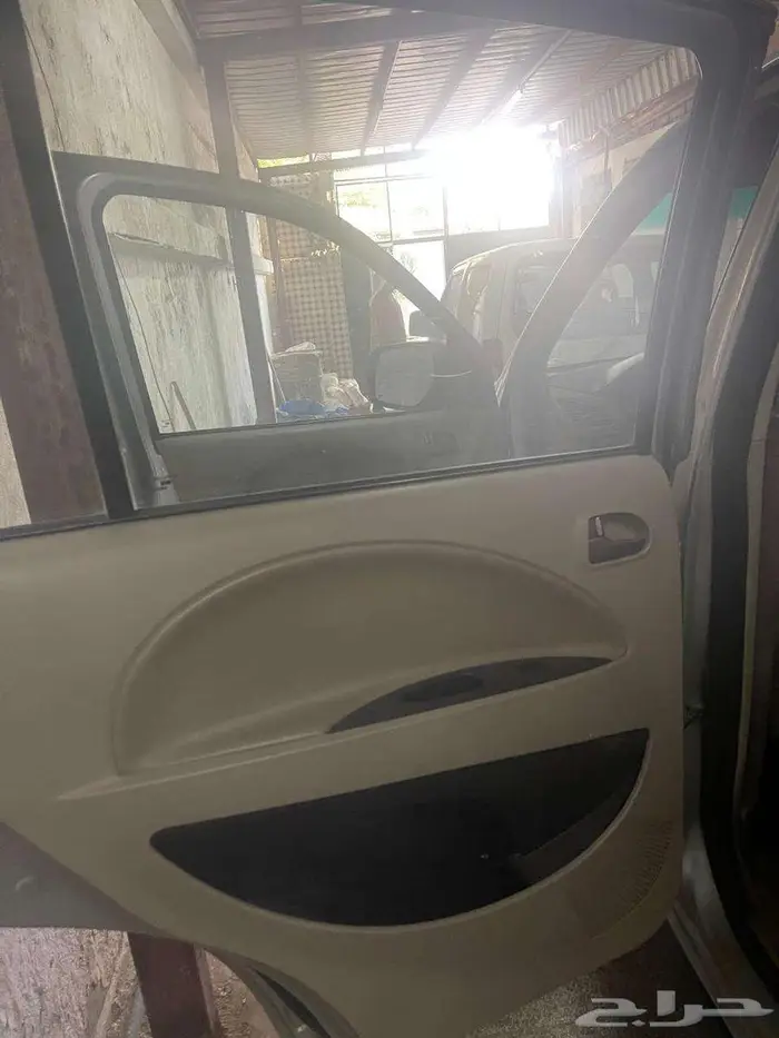 سيارة عائلية صينية من نوع سي ام سي 7 ركاب موديل 2013 12