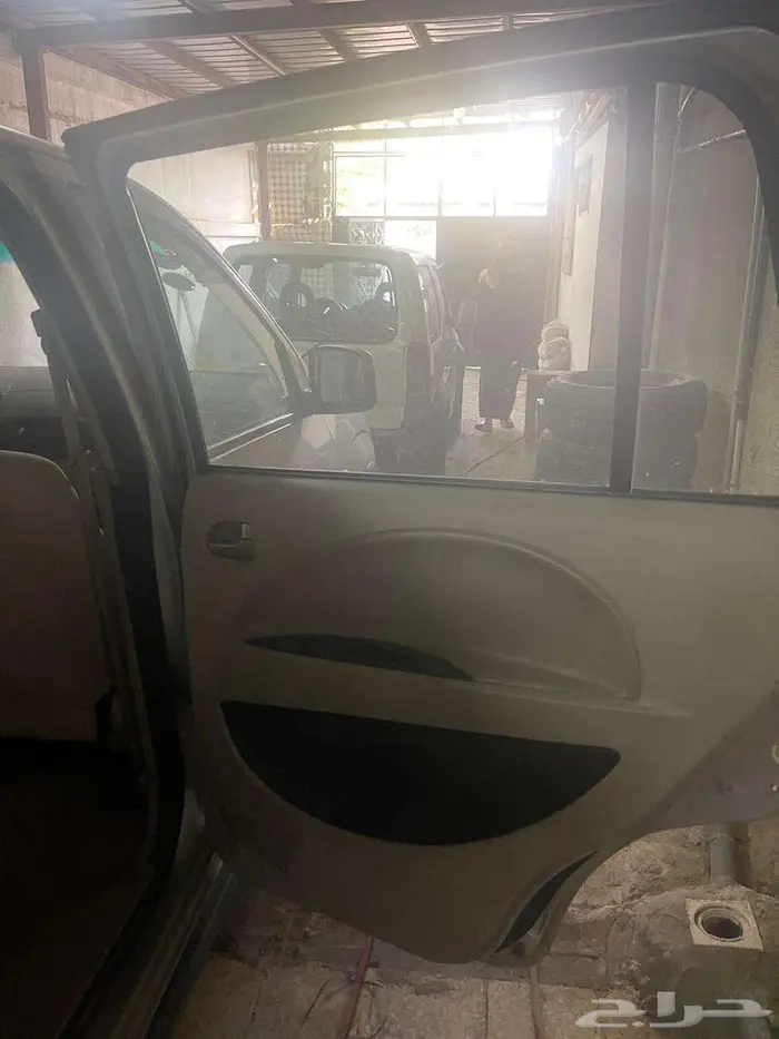 سيارة عائلية صينية من نوع سي ام سي 7 ركاب موديل 2013 11