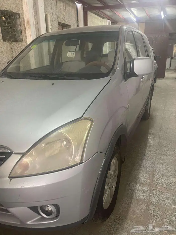 سيارة عائلية صينية من نوع سي ام سي 7 ركاب موديل 2013 3