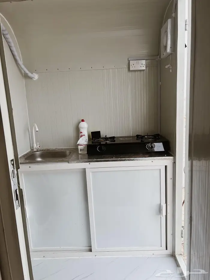 كرفان بكامل اغراضه 3